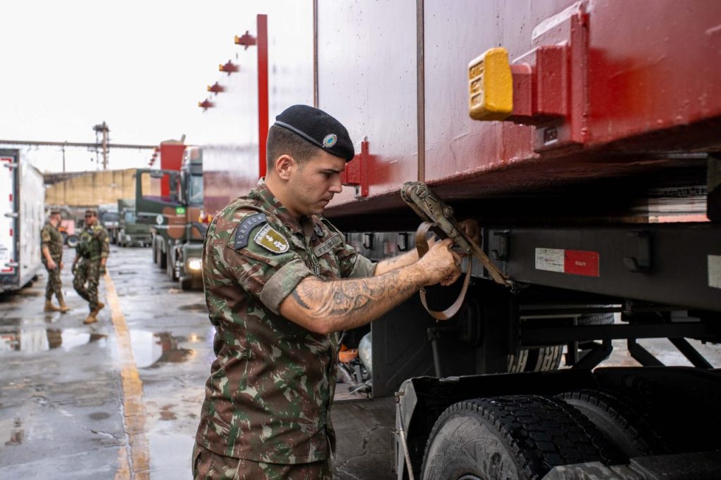 peças exercito Porto – Foto Claudio Neves Portos do Paraná (2)
