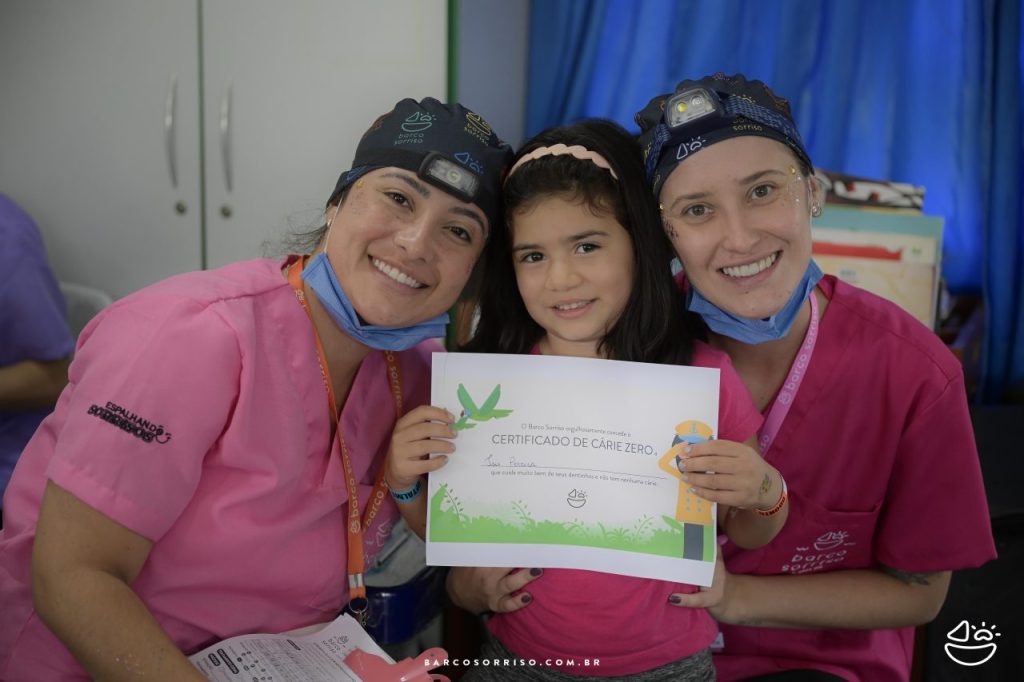 Barco Sorriso - na Escola Municipal em Tempo Integral Profª Arminda de Souza Pereira, no bairro Jardim Iguaçu