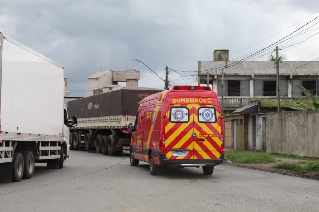 ACIDENTE NA ROTATORIA DA SANTA RITA – Bombeiros – DIOGO MONTEIRO JB LITORAL (20)