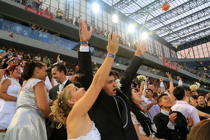 CASAMENTO COLETIVO – Foto Valdecir Galor SECOM arquivo