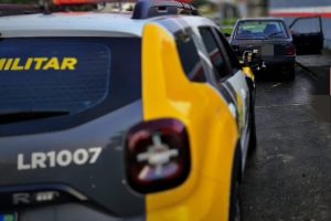Carro recuperado pela PM em Paranaguá