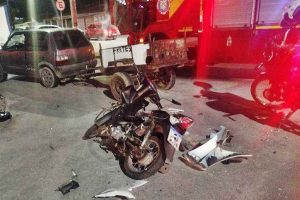 Colisão entre carro e moto 13
