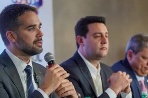 Os governadores do Rio Grande do Sul e do Paraná buscam se viabilizar como candidatos à presidência. Já Tarcísio de Freitas é um presidenciável por chefiar o maior estado do Brasil (Foto: Rafa Neddermeyer/Agência Brasil)