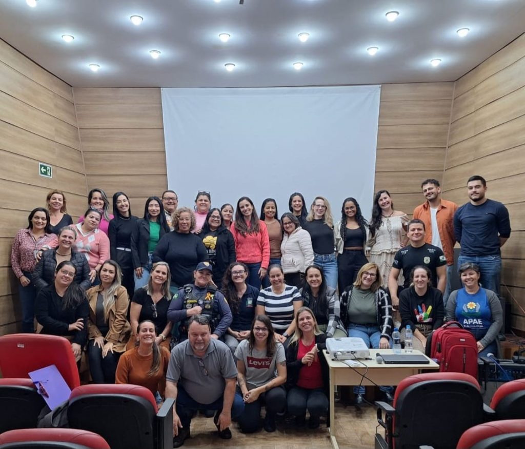 Como parte da Coalização Paranaguá, cursos de capacitação foram realizados com servidores da rede de proteção de Paranaguá