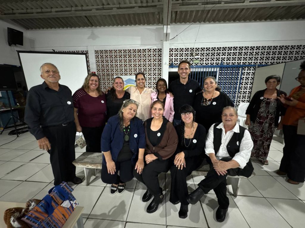 Entre os presentes na cerimônia de lançamento da Escola de Governo estiveram o prefeito Rudão Gimenes, a vice-prefeita Prof. Patricia Millo Marcomini e a nova superintendente de Gestão Estratégica e Suporte ao Servidor, Renata Marinho. Foto: Prefeitura de Pontal do Paraná