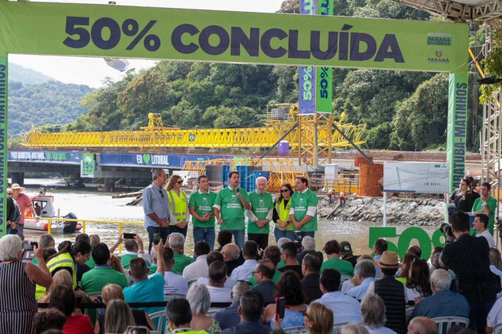 Governador veio ao Litoral acompanhado de diversos integrantes de sua equipe e de profissionais do Consórcio Nova Ponte, responsável pelas obras. Foto: Jonathan Campos/AEN