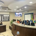 A Mesa Diretora da Câmara leu rapidamente um comunicado informando a decisão de punir o vereador com a proibição de falar por, no mínimo, três sessões. Foto: Câmara de Guaratuba
