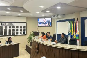 A Mesa Diretora da Câmara leu rapidamente um comunicado informando a decisão de punir o vereador com a proibição de falar por, no mínimo, três sessões. Foto: Câmara de Guaratuba