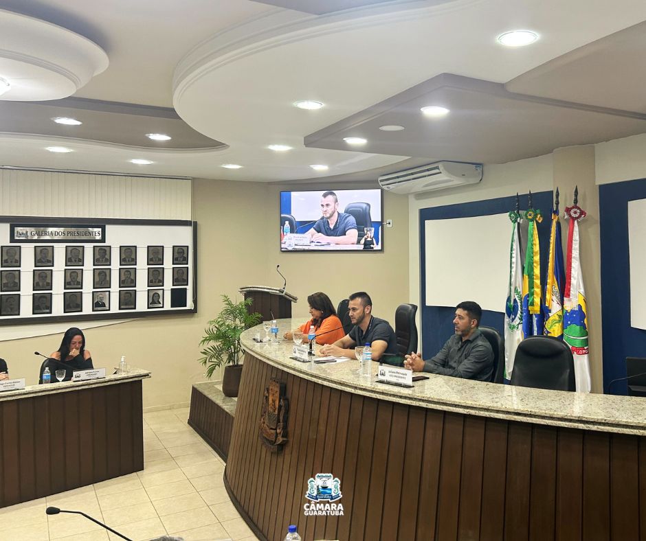 A Mesa Diretora da Câmara leu rapidamente um comunicado informando a decisão de punir o vereador com a proibição de falar por, no mínimo, três sessões. Foto: Câmara de Guaratuba