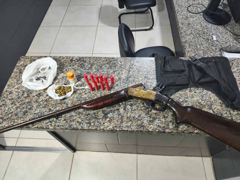 PM apreensão de arma em Antonina