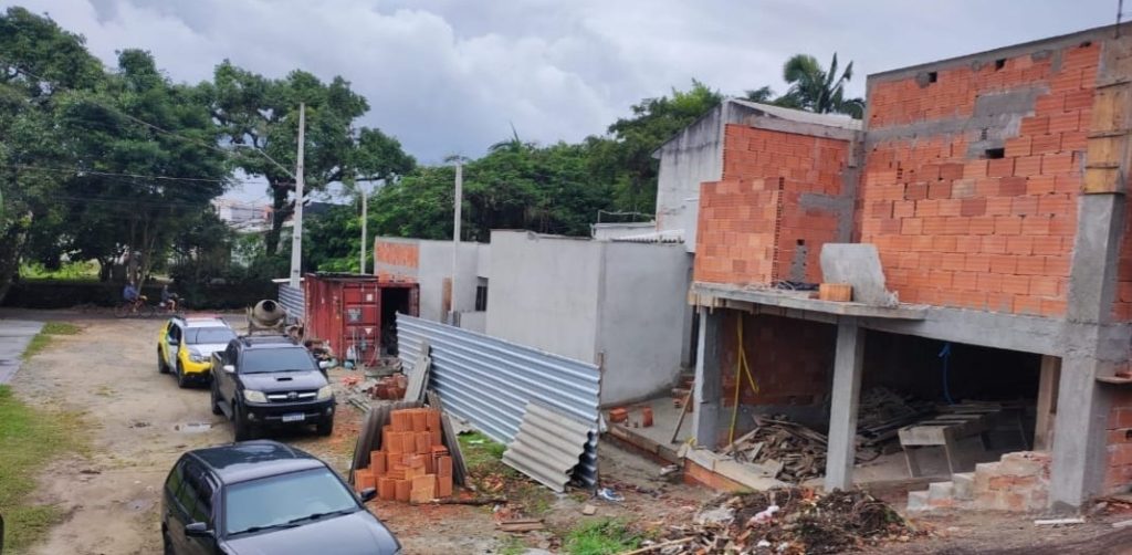 Equipe Polícia Ambiental flagrou construção irregular em Área de Preservação Permanente na cidade de Matinhos
