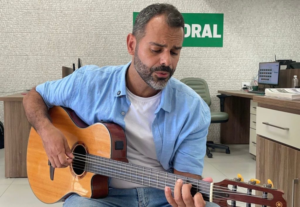 FABIO SIMAO MUSICO EM PARANAGUÁ FOTO DIOGO MONTEIRO JB LITORAL 09.05 (17)