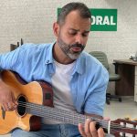 FABIO SIMAO MUSICO EM PARANAGUÁ FOTO DIOGO MONTEIRO JB LITORAL 09.05 (17)