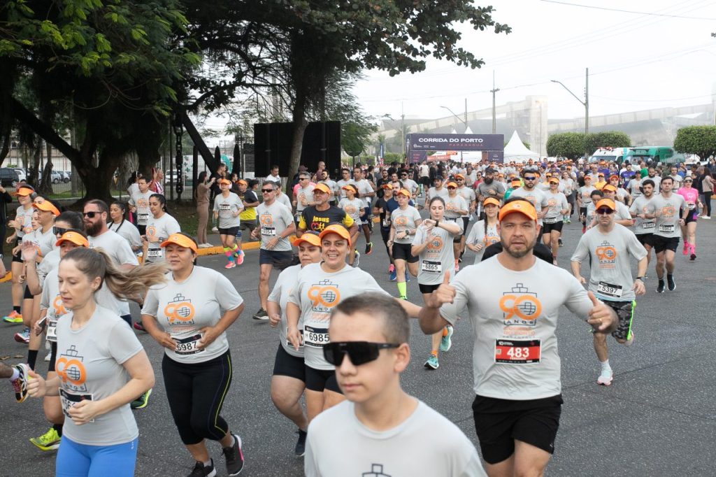 3ª Corrida do Porto reuniu 3 mil atletas e bateu recorde de público em Paranaguá. Foto: Claudio Neves/Portos do Paraná