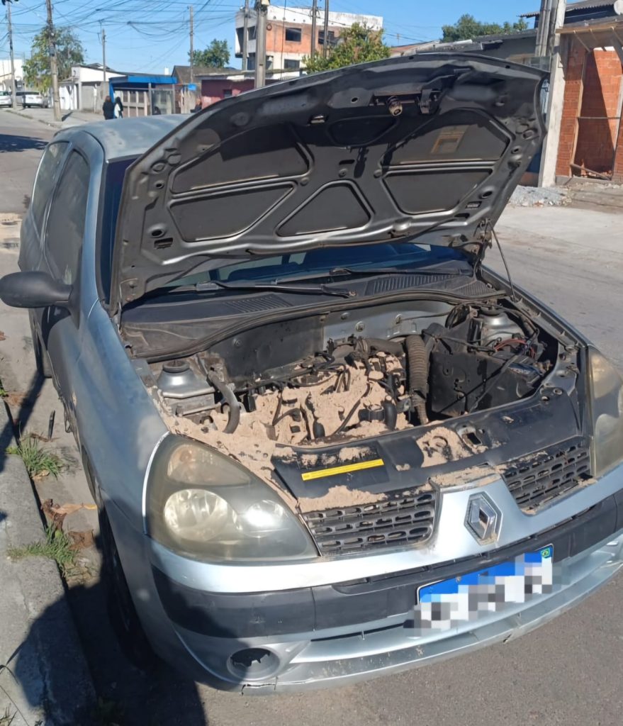 Carro pega fogo Paranaguá