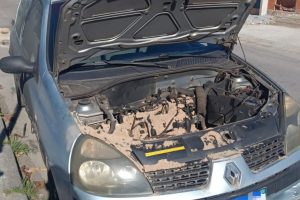 Carro pega fogo Paranaguá