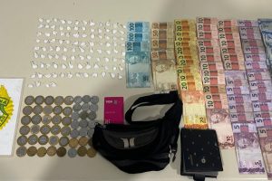 Dropgas e dinheiro apreendidos pela PM
