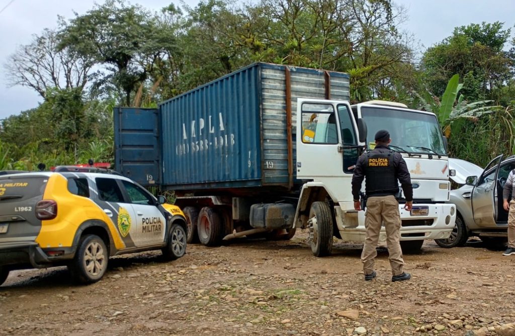 PM recupera caminhão em Paranaguá