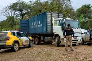 PM recupera caminhão em Paranaguá
