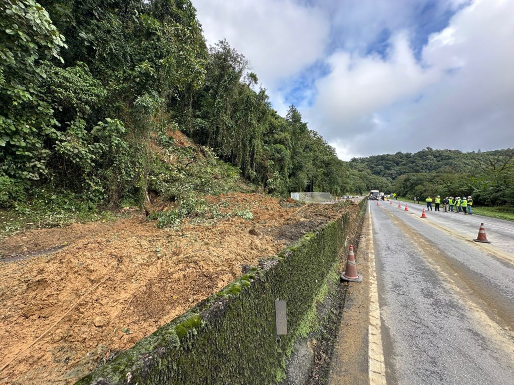 QUEDA DE BARREIRA BR 277 (3)