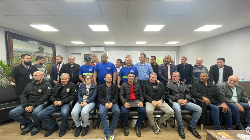 Represententes de 18 sindicatos estiveram na reunião na prefeitura. Foto Diogo Monteiro JB Litoral