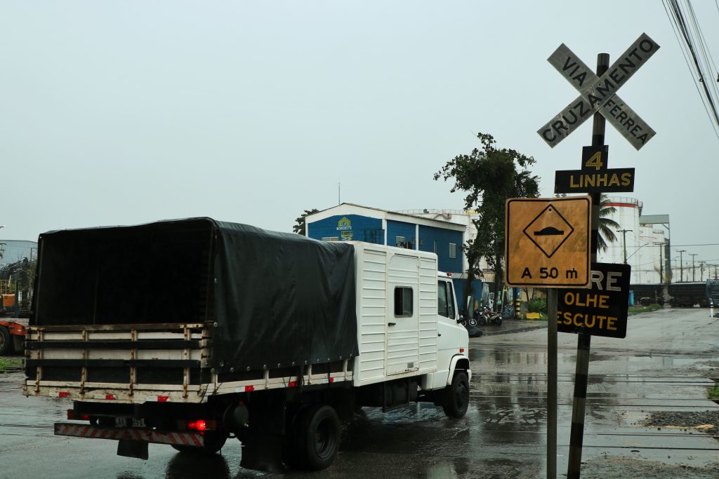 Travessia férrea Sta Rita Paranaguá Moegão Foto Diogo Monteiro JB Litoral – 23-06 -2025 – trem (5)