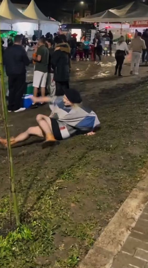Vídeo viral ironiza festa de aniversário de Matinhos com população e turistas caindo na lama