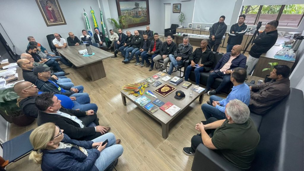 Represententes de 18 sindicatos estiveram na reunião na prefeitura. Foto Diogo Monteiro JB Litoral