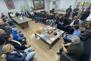 Represententes de 18 sindicatos estiveram na reunião na prefeitura. Foto Diogo Monteiro JB Litoral