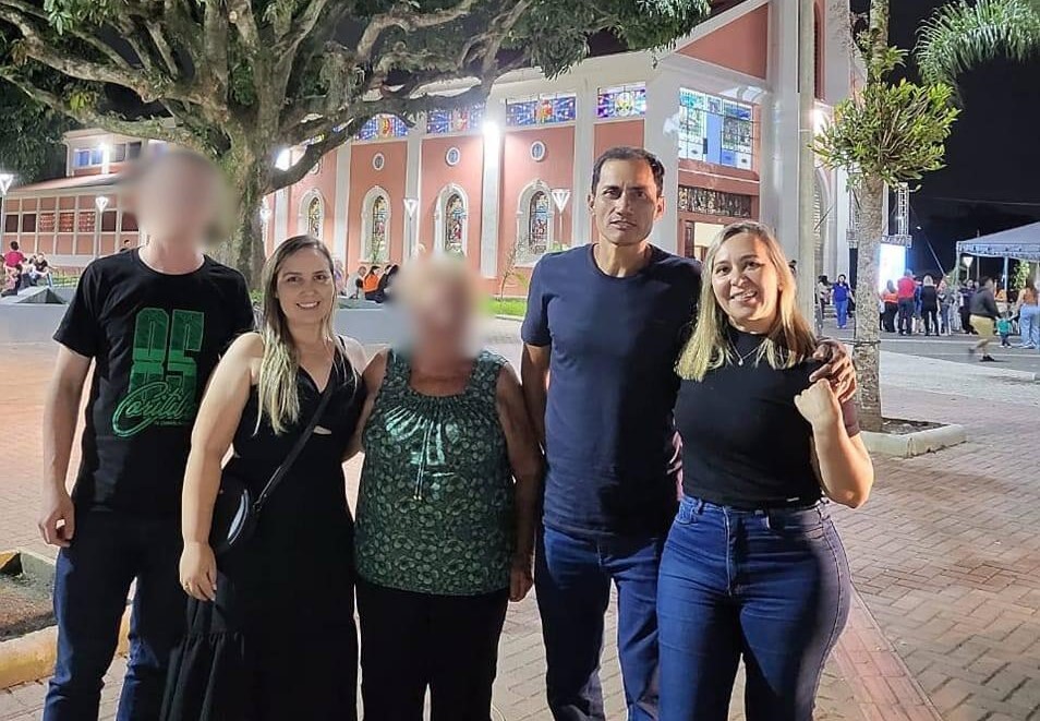 Claudio Amarante, secretário de Obras de Matinhos, e a filha, Ana Claudia Amarante, diretora-geral da Procuradoria-Geral do Município, atualmente em licença-maternidade. Eles integram uma mesma família com três membros em cargos de chefia na atual gestão. Foto: Reprodução Redes Sociais