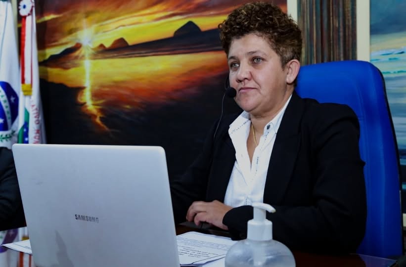 Vereadora Nega, de Pontal do Paraná, é investigada por suspeita de fraude no uso de diárias. Polícia Civil apura se houve recebimento indevido de valores para participação em cursos fora do município.