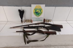 Polícia Ambiental prende homem e apreende armas em Guaraqueçaba