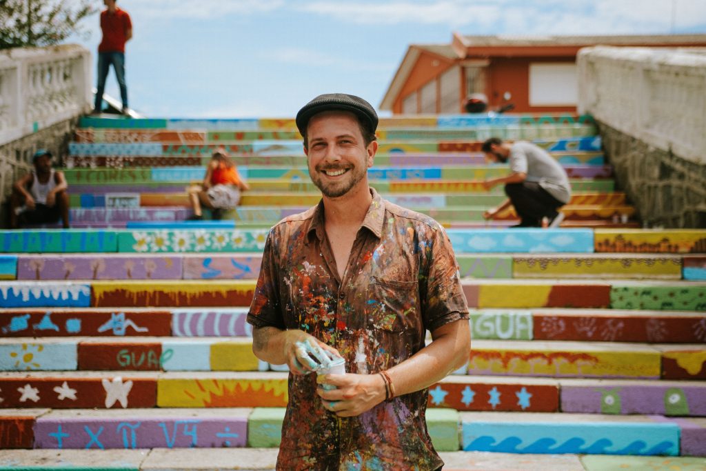 Gio Negromnte fez projetos artísticos que despertam a valorização da cultura local, como a Andada dos Caranguejos, na Passarela dos Valadares