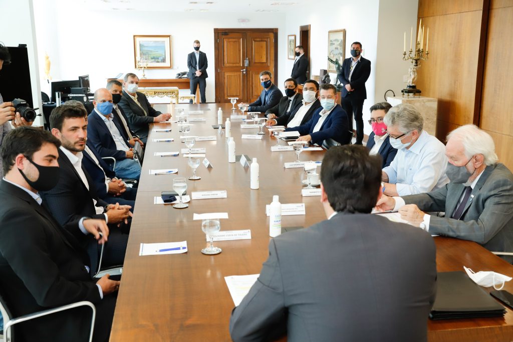 Anúncio dos investimentos de quase R$ 160 milhões, com assinatura de protocolo de benefícios fiscais, aconteceu em outubro de 2020, no Palácio Iguaçu, sede do Governo. Foto: Arquivo/AEN
