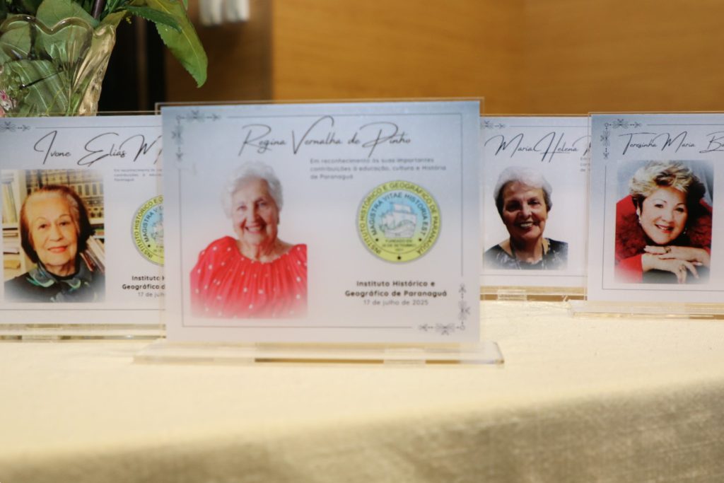 Foto 2- Placas de homenagens