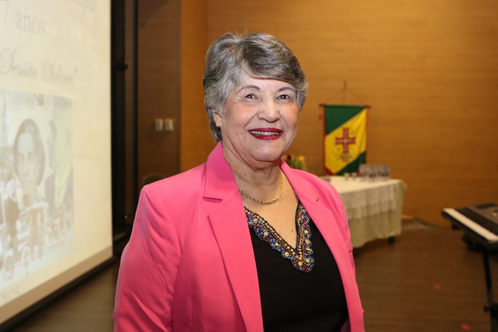 Foto 4 – Professora Lucia Helena – produtora do concurso de poesias ihgp