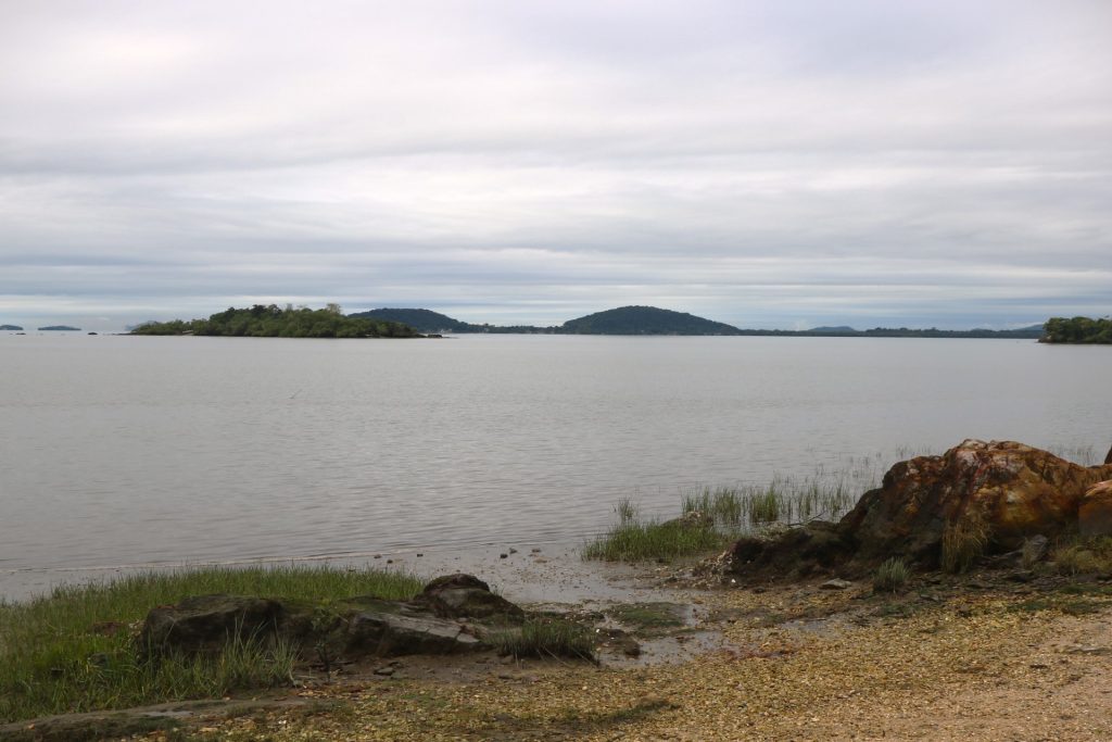 A Praia do Gomes é conhecida por suas águas rasas e é uma ótima opção de passeio, sobretudo quando a maré está baixa. Foto: Diogo Monteiro/JB Litoral