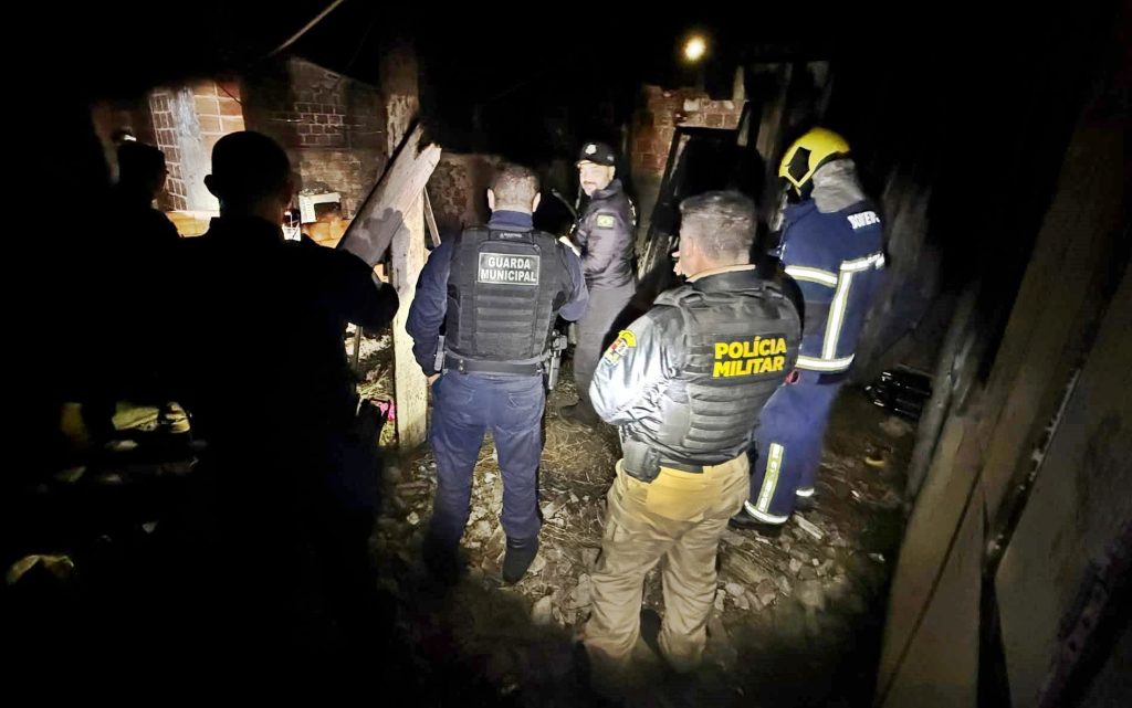 Tragédia em Matinhos: Mãe e filho morrem em incêndio suspeito