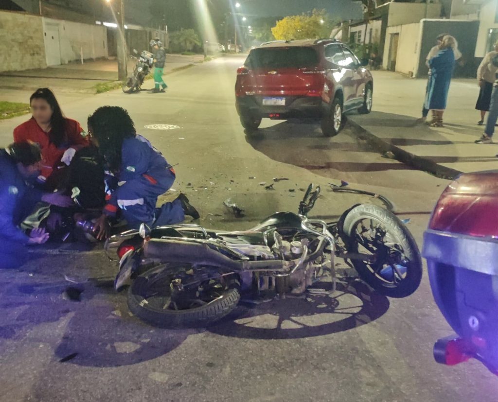 Motociclista fica ferido em colisão no Jardim Guaraituba 1