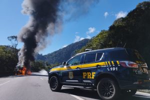 Ônibus pegou fogo na BR2-77