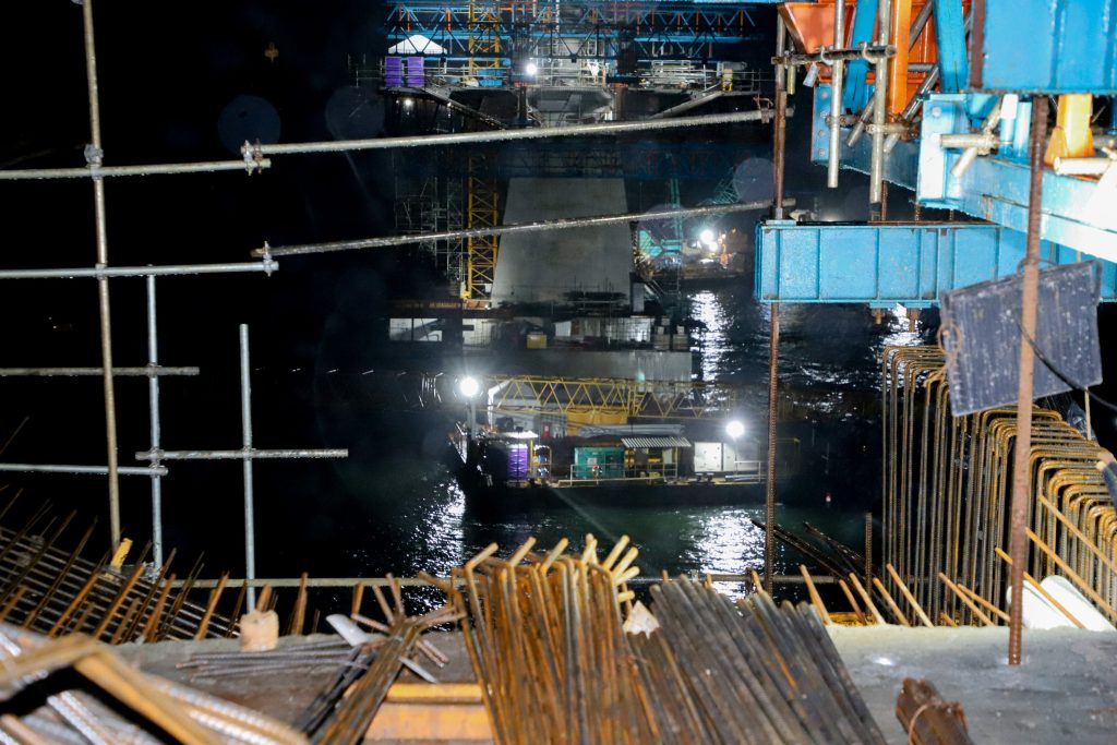PONTE DE GUARATUBA NOITE – Foto Ari Dias AEN (5)