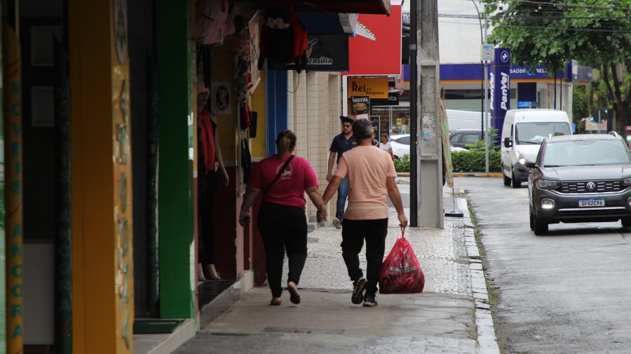 PREVISÃO MOVIMENTO CENTRO PARANAGUÁ CHUVA DIOGO MONTEIRO JB LITORAL (11)
