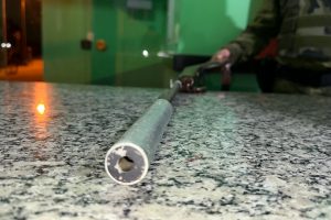 Polícia Abiental apreende espingarda com silenciador em Guarqueçaba (2)