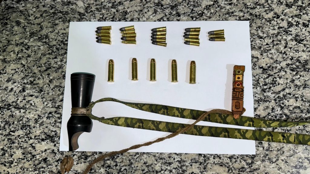 Polícia Abiental apreende espingarda com silenciador em Guarqueçaba (3)