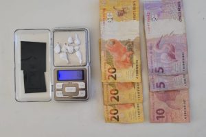 Jovem é preso por tráfico de drogas em Guaratuba