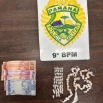 *Denúncias sobre ameaças a clientes de estabelecimentos comerciais na região levaram a PM a prender um homem por tráfico de drogas.*