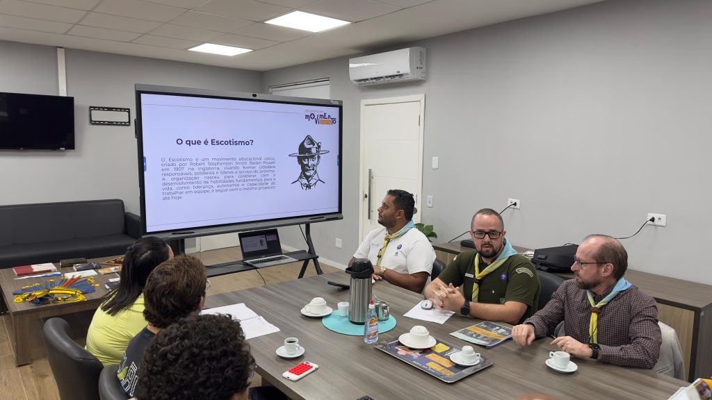 Reunião foi realizada pela Administração Municipal com os Escoteiros do Brasil, em maio deste ano, para apresentação da proposta. Foto: Flaviane Kuba/Prefeitura de Paranaguá)