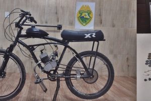 Ação da PM apreende drogas e recupera bicicleta em Pontal do Paraná