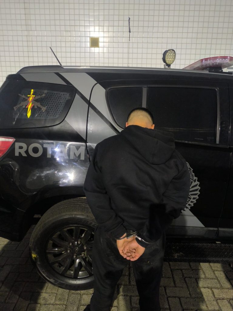 Apreensão de arma de fogo pela Rotam no Centro Histórico de Paranaguá 2