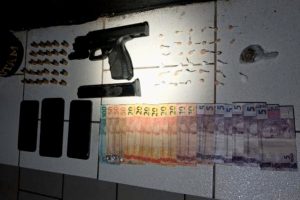 Denúncia de tiro em Guaratuba leva à apreensão de drogas e pistola